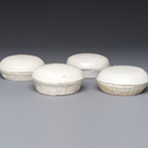 Four Chinese white-glazed boxes and covers with incised floral design from the Jepara shipwreck, Dehua or Anxi kiln, Song — photo 1