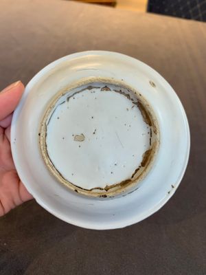 Four Chinese white-glazed saucers and three bowls, Yuan/Ming — photo 12