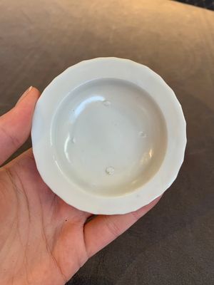Four Chinese white-glazed saucers and three bowls, Yuan/Ming — photo 13