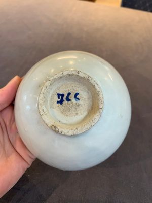 Four Chinese white-glazed saucers and three bowls, Yuan/Ming — photo 8