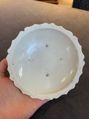 Four Chinese white-glazed saucers and three bowls, Yuan/Ming — photo 9
