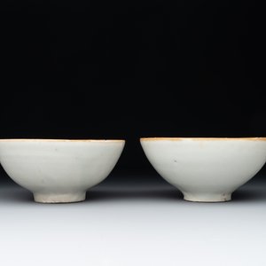 Four Chinese white-glazed saucers and three bowls, Yuan/Ming — photo 7