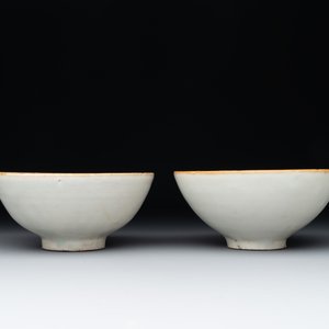 Four Chinese white-glazed saucers and three bowls, Yuan/Ming — photo 8