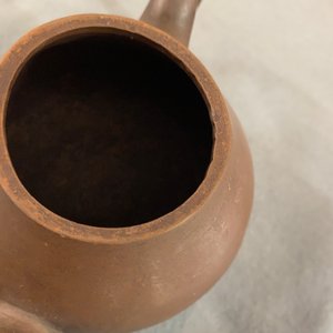Four Chinese Yixing stoneware, blue and white and monochrome black porcelain teapots, Kangxi and later — photo 19