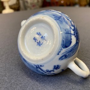 Four Chinese Yixing stoneware, blue and white and monochrome black porcelain teapots, Kangxi and later — photo 29