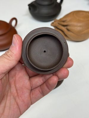 Four Chinese Yixing stoneware teapots, Fan Dasheng 范大生 seal mark, 19/20th C. — photo 3