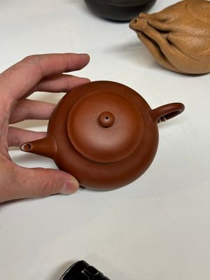 Four Chinese Yixing stoneware teapots, Fan Dasheng 范大生 seal mark, 19/20th C. — photo 10