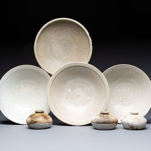 Four cream-glazed dishes and three jarlets from the Jepara shipwreck, Dehua or Anxi kilns, Song — photo 1