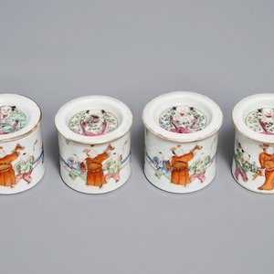 Four cylindrical Chinese famille rose covered boxes, 19th C. — photo 1
