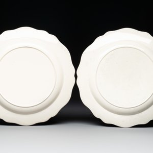 Four Dutch-decorated English 'religious subject' creamware plates, 18th C. — 照片 3