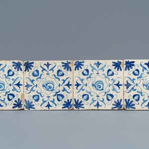 Four Dutch Delft blue and white 'snail' tiles, 1st half 17th C. — 照片 1