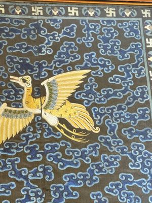 Four framed Chinese gold-thread-embroidered silk 'rank badges', 19th C. — 照片 12