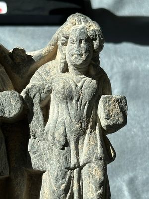Four Gandhara grey schist fragments with Buddha and Bodhisattva, 1st/3rd C. — 照片 17