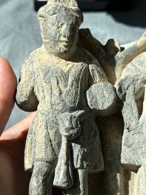 Four Gandhara grey schist fragments with Buddha and Bodhisattva, 1st/3rd C. — 照片 18