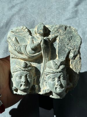 Four Gandhara grey schist fragments with Buddha and Bodhisattva, 1st/3rd C. — 照片 27