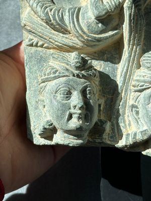 Four Gandhara grey schist fragments with Buddha and Bodhisattva, 1st/3rd C. — 照片 29