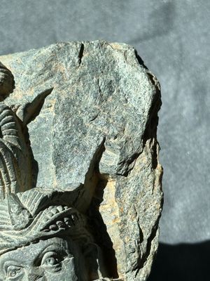 Four Gandhara grey schist fragments with Buddha and Bodhisattva, 1st/3rd C. — 照片 31
