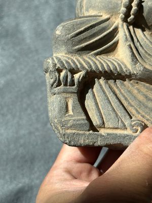 Four Gandhara grey schist fragments with Buddha and Bodhisattva, 1st/3rd C. — 照片 42