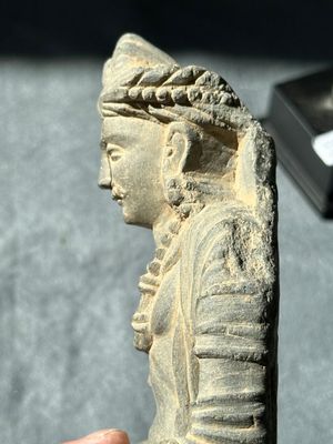 Four Gandhara grey schist fragments with Buddha and Bodhisattva, 1st/3rd C. — 照片 44