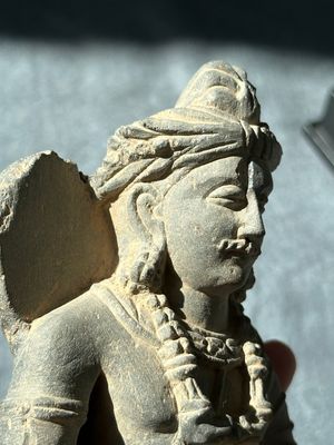 Four Gandhara grey schist fragments with Buddha and Bodhisattva, 1st/3rd C. — 照片 49