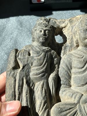 Four Gandhara grey schist fragments with Buddha and Bodhisattva, 1st/3rd C. — 照片 5