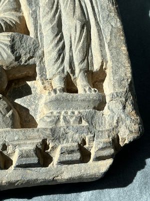 Four Gandhara grey schist fragments with Buddha and Bodhisattva, 1st/3rd C. — 照片 8