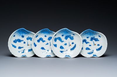 Four Japanese blue and white peach-shaped 'crane' dishes standing on three feet, Edo, 18/19th C.