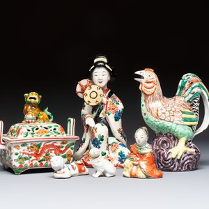 Four Japanese sculptures, a rooster-form ewer and a covered censer, Wanli mark, 19/20th C. — 照片 1