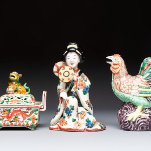 Four Japanese sculptures, a rooster-form ewer and a covered censer, Wanli mark, 19/20th C. — 照片 2