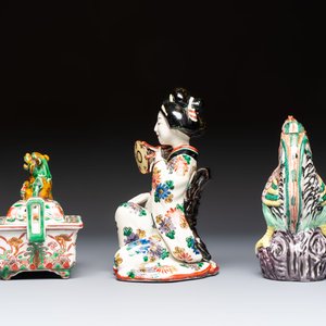 Four Japanese sculptures, a rooster-form ewer and a covered censer, Wanli mark, 19/20th C. — 照片 3