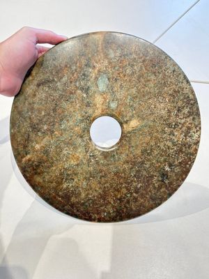 Four large Chinese archaistic jade 'bi' discs, 20th C. — photo 4