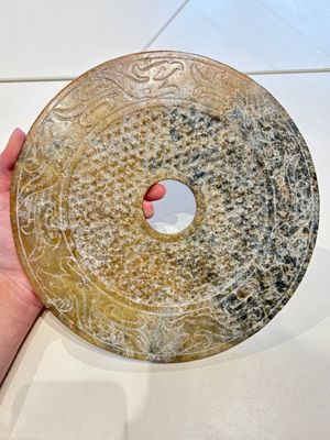 Four large Chinese archaistic jade 'bi' discs, 20th C. — photo 11