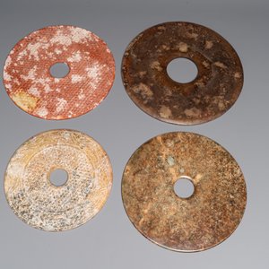 Four large Chinese archaistic jade 'bi' discs, 20th C. — photo 2