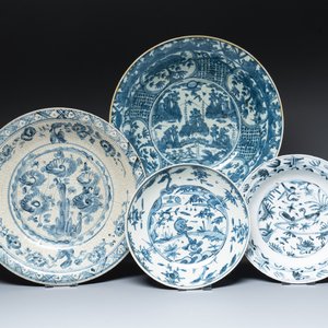 Four large Chinese Swatow blue and white dishes, Ming — foto 1