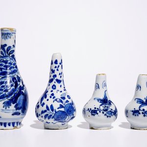 Four miniature Dutch Delft blue and white vases, 17/18th C. — 照片 4