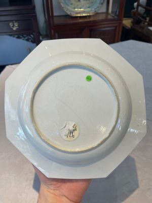 Four octagonal Chinese famille rose ruby-ground plates with floral design, Yongzheng — photo 25