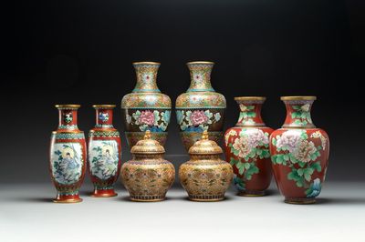 Four pairs of Chinese cloisonné vases, 20th C.