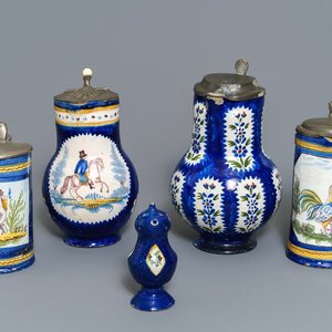 Four pewter-mounted Brussels faience jugs and a shaker, 18/19th C. — 照片 1