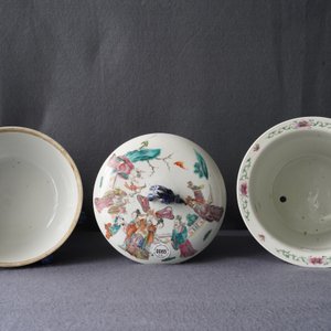 Four pieces of Chinese famille rose and grisaille porcelain, 19/20th C. — photo 16