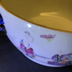 Four pieces of Chinese famille rose and grisaille porcelain, 19/20th C. — photo 23