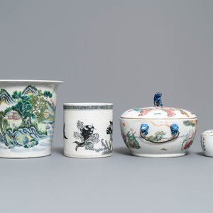 Four pieces of Chinese famille rose and grisaille porcelain, 19/20th C. — photo 3