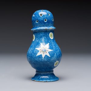 Four polychrome Brussels faience casters, 18/19th C. — photo 3