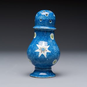 Four polychrome Brussels faience casters, 18/19th C. — photo 4