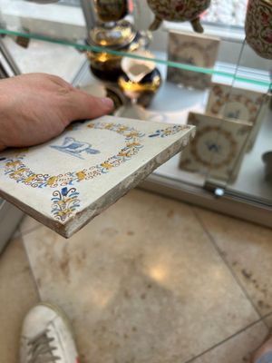 Four polychrome Dutch Delft tiles with animals in aigrette medallions, Haarlem, 17th C. — 照片 8
