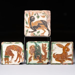Four polychrome Spanish tiles with animals, 16/17th C. — photo 1