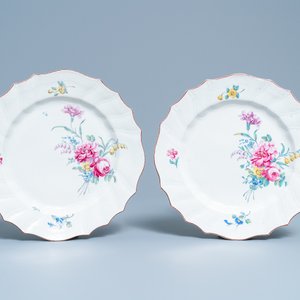 Four polychrome Tournai porcelain plates with flowers, 18th C. — 照片 2