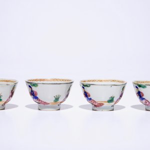 Four sets of Chinese famille rose cherrypickers cups and saucers, Qianlong — photo 6