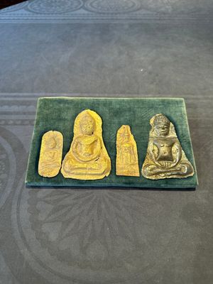 Four sheets of gold repoussé votive plaques of Buddha Sakyamuni, Burma, 12th C. — photo 1
