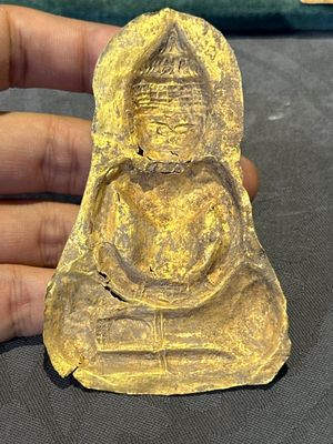 Four sheets of gold repoussé votive plaques of Buddha Sakyamuni, Burma, 12th C. — photo 5