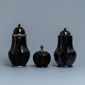 Four silver-mounted Namur black-glazed pottery coffeepots and a teapot, 18th C. — photo 3